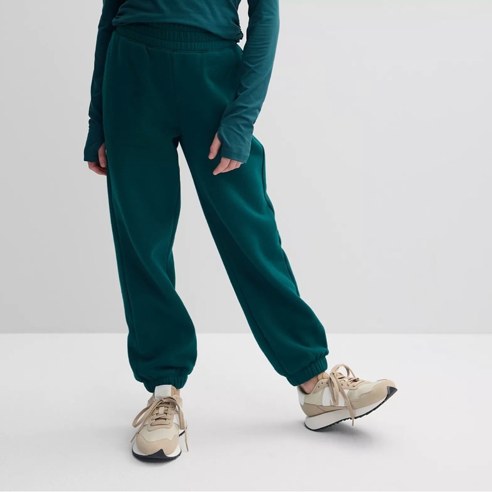 NWT Girls Tek Gear® Ultra Soft Fleece Relaxed Jogger in Regular XL (14-16)